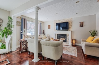 690 College Manor Dr, Newmarket Ontario