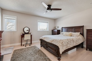 690 College Manor Dr, Newmarket Ontario