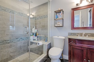 690 College Manor Dr, Newmarket Ontario