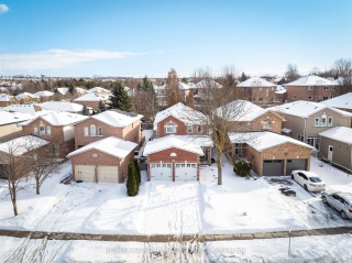 690 College Manor Dr, Newmarket Ontario