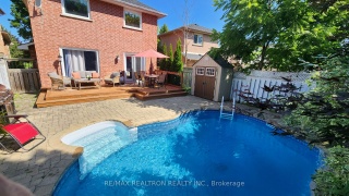 690 College Manor Dr, Newmarket Ontario