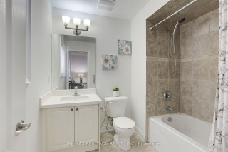 1058 Bob Scott Crt, Newmarket Ontario