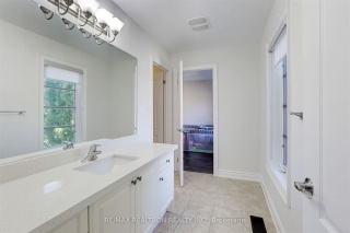 1058 Bob Scott Crt, Newmarket Ontario