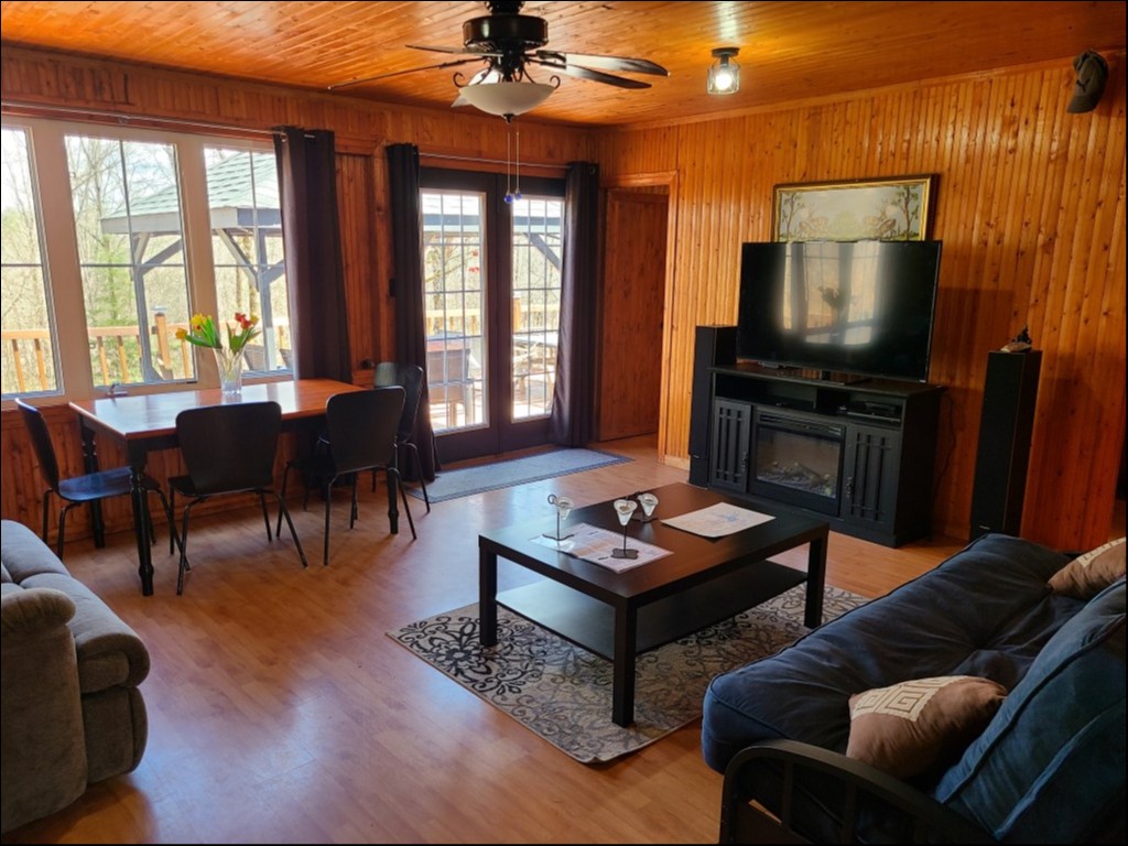 BACK BAY ESTATES, Trent Lakes, Ontario, Canada
