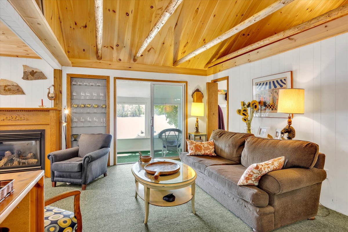 93 WEST CLEAR BAY ROAD, Trent Lakes, Ontario, Canada