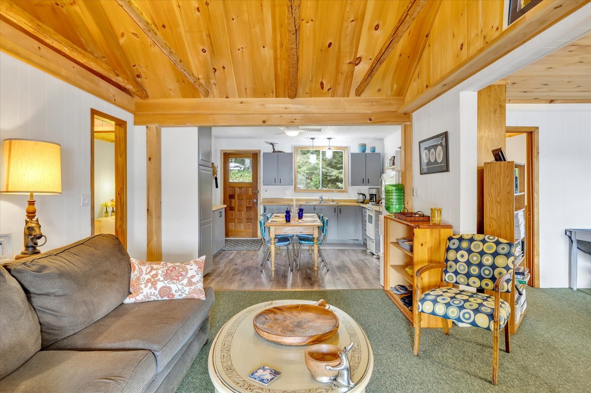 93 WEST CLEAR BAY ROAD, Trent Lakes, Ontario, Canada