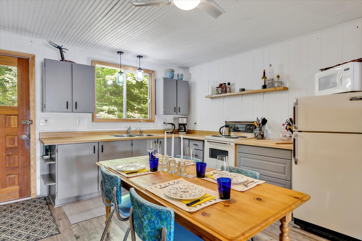 93 WEST CLEAR BAY ROAD, Trent Lakes, Ontario, Canada