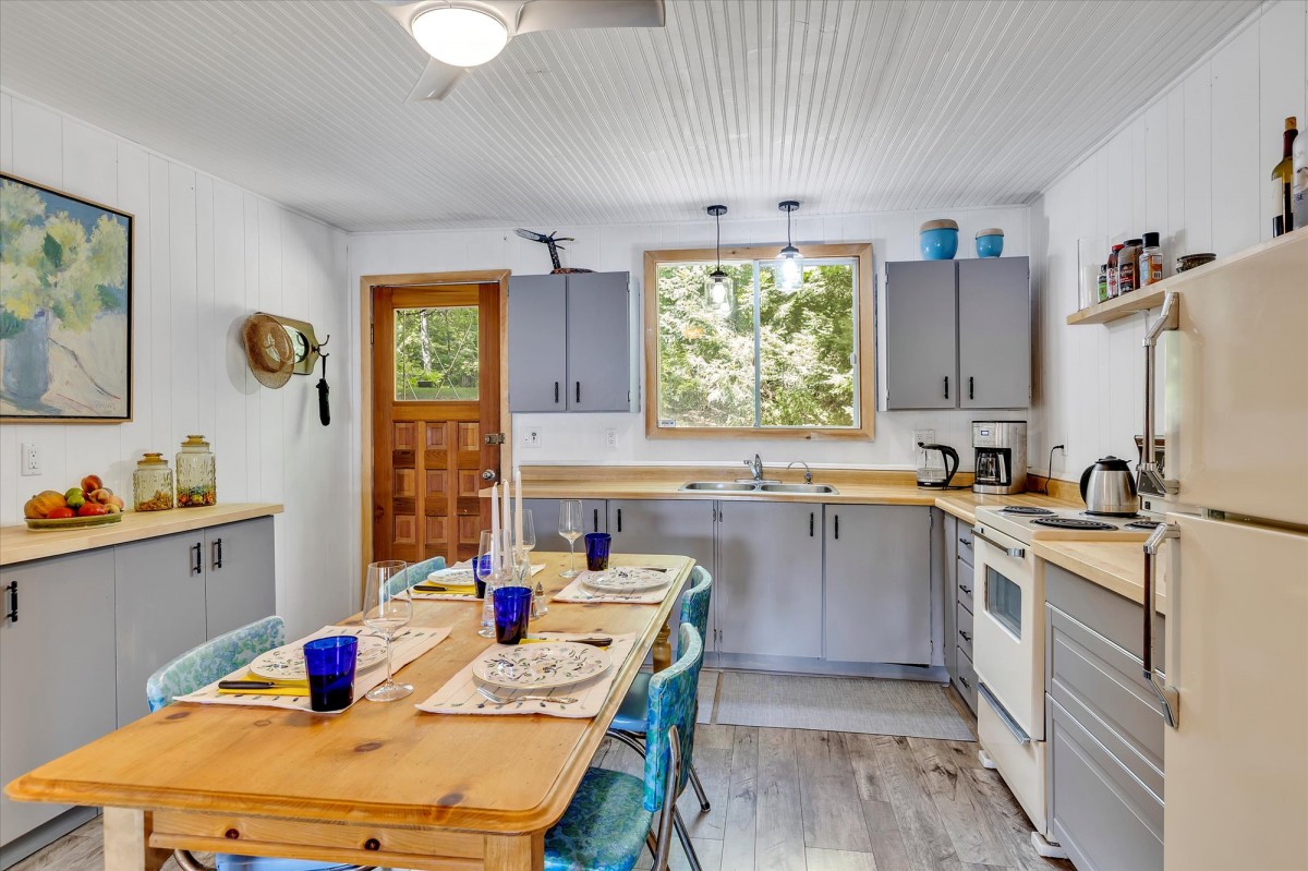 93 WEST CLEAR BAY ROAD, Trent Lakes, Ontario, Canada