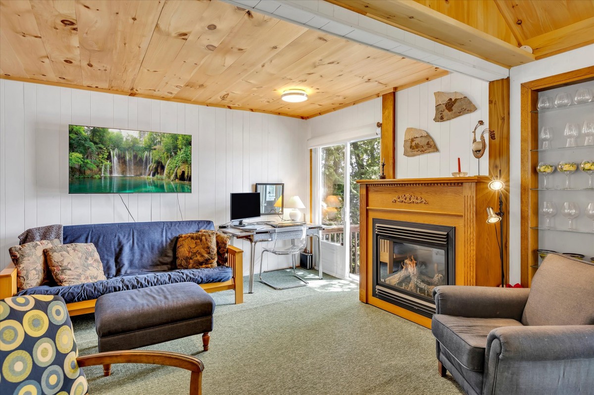 93 WEST CLEAR BAY ROAD, Trent Lakes, Ontario, Canada
