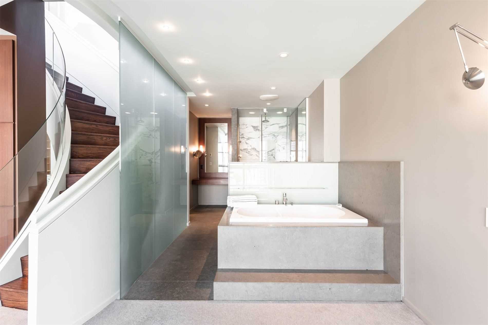36 Blue Jays Way, Toronto, Ontario, Canada