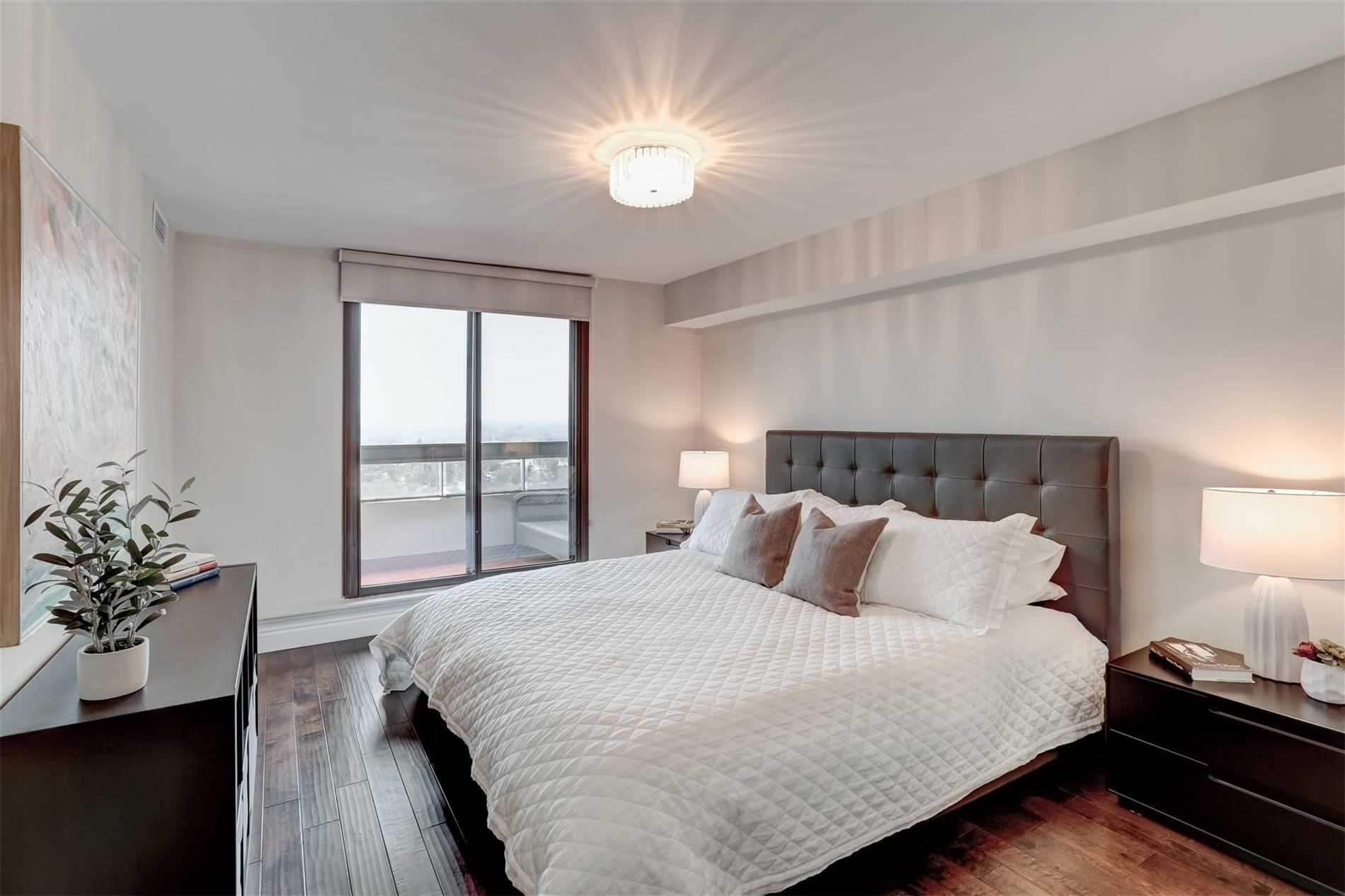 100 Quebec Ave, Toronto, Ontario, Canada photo 6