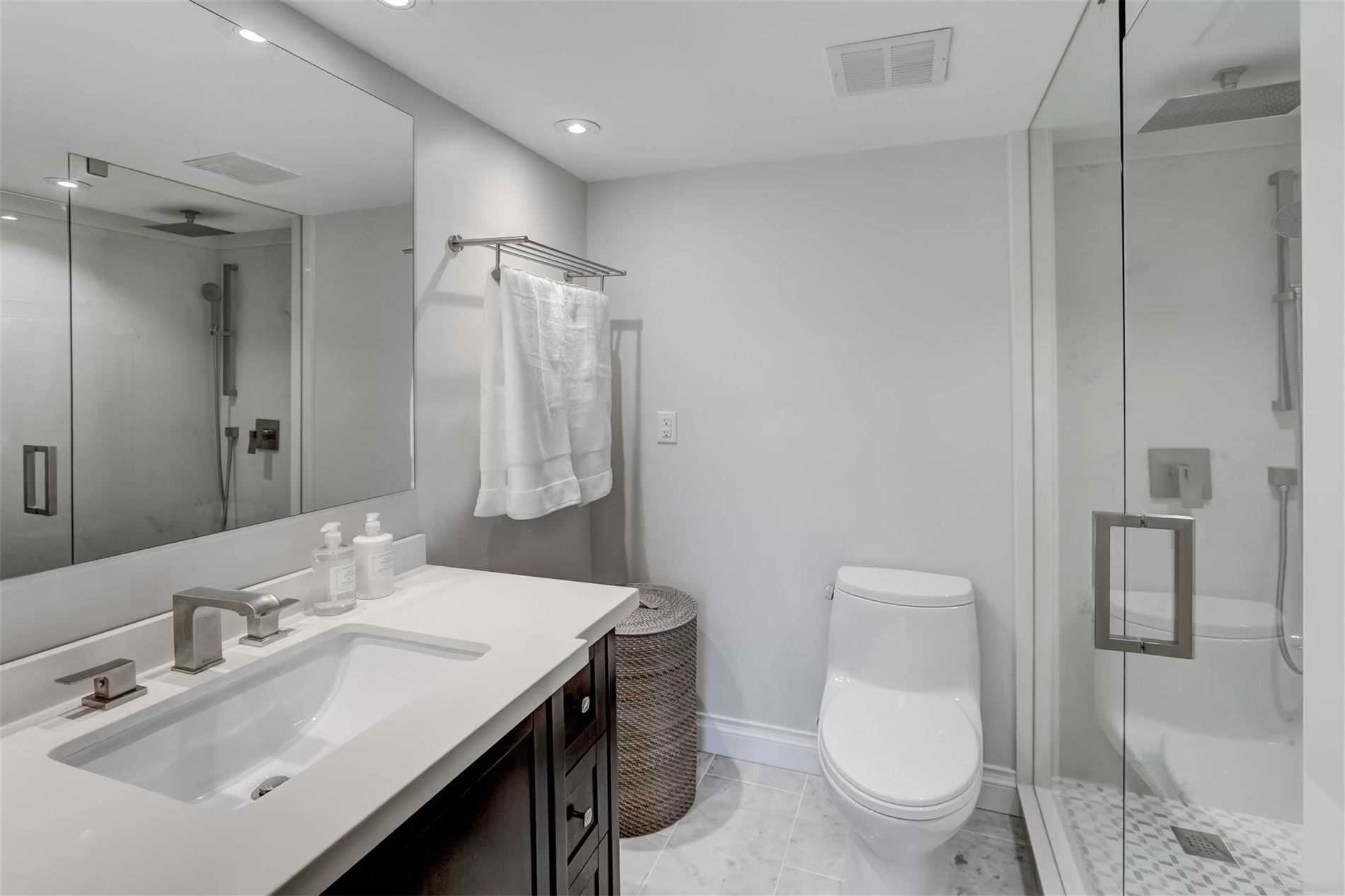 100 Quebec Ave, Toronto, Ontario, Canada photo 10