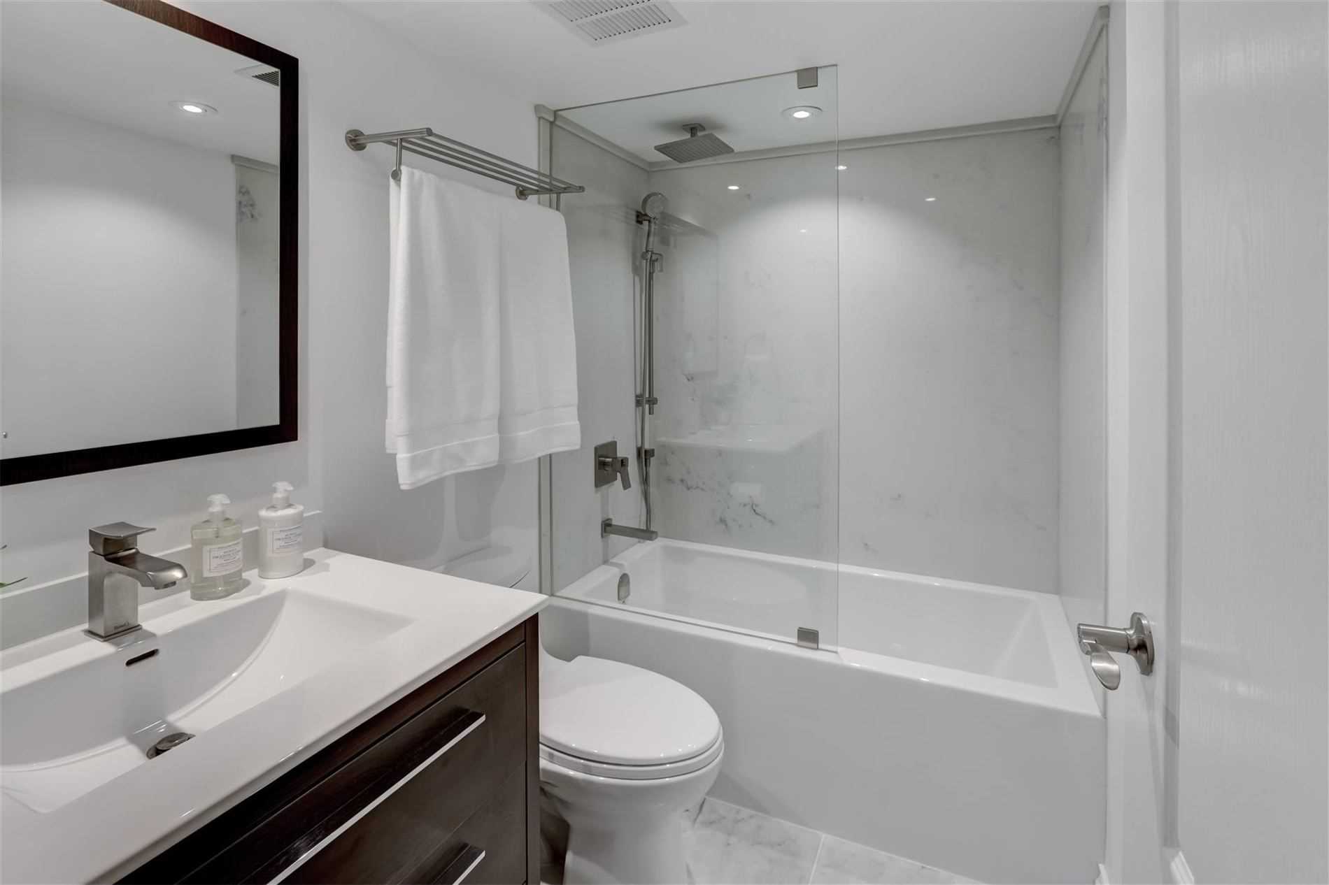 100 Quebec Ave, Toronto, Ontario, Canada photo 14