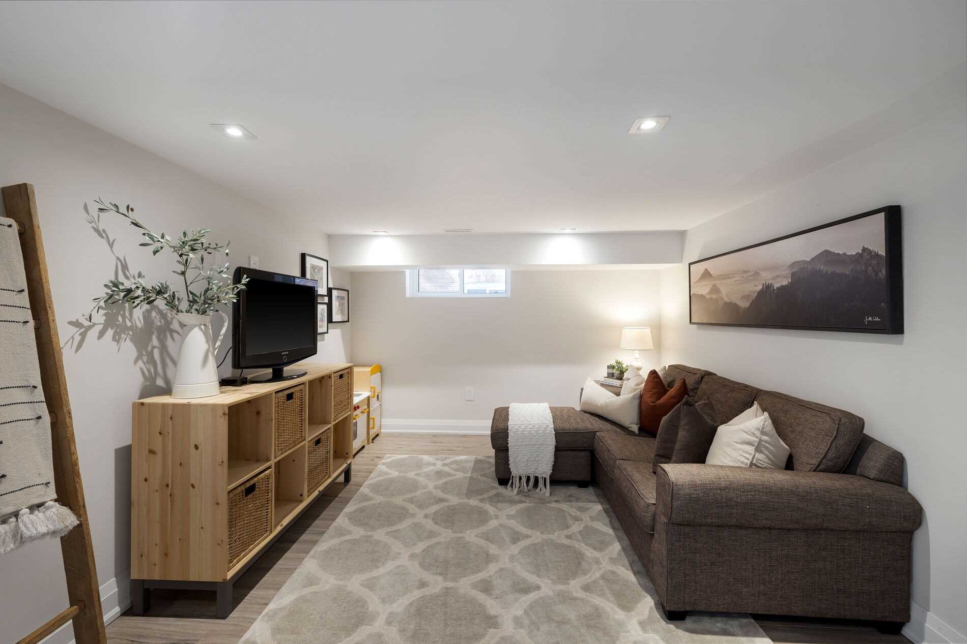 211 Deloraine Ave, Toronto, Ontario, Canada