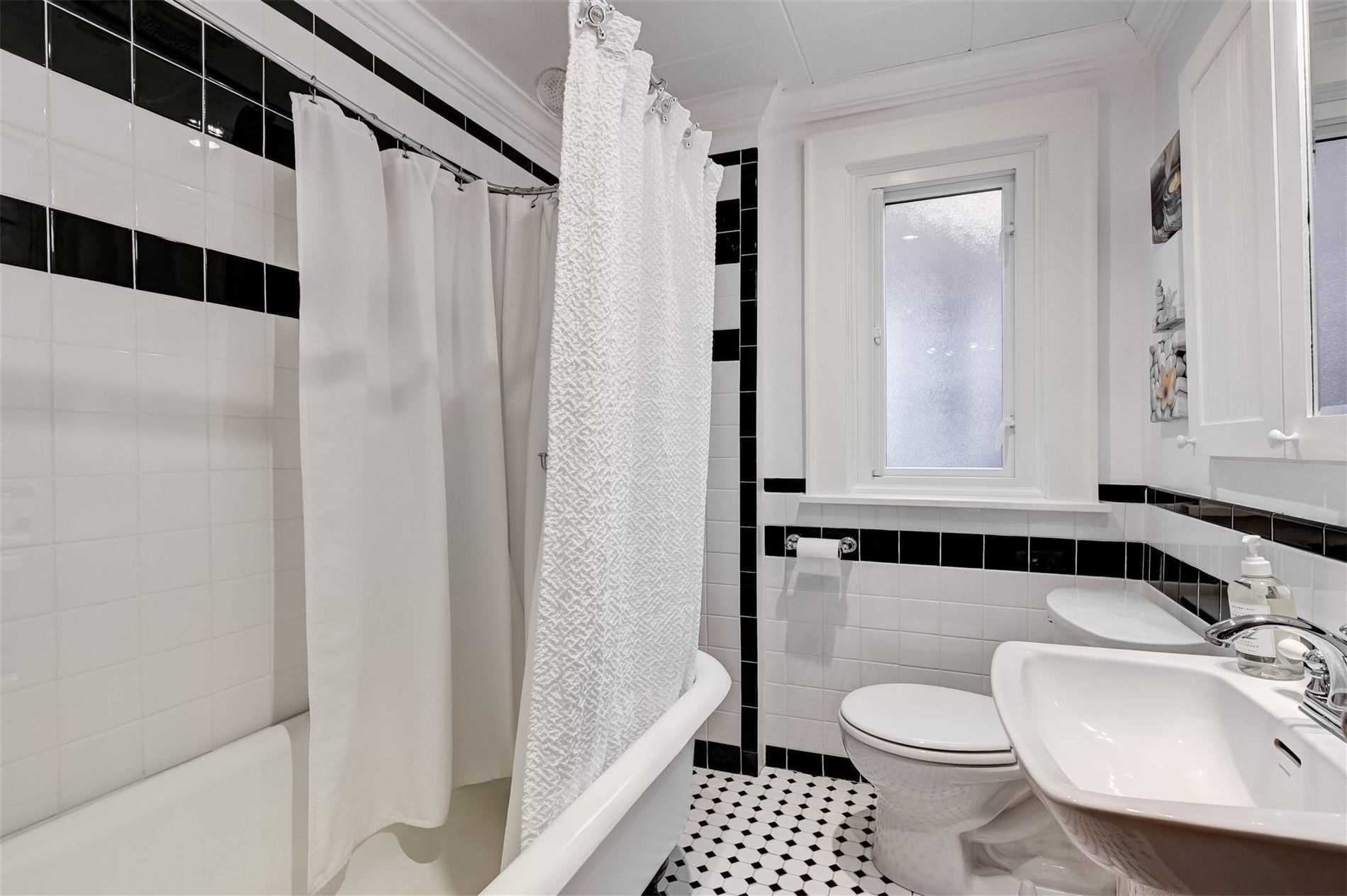 39 Hillside Ave, Toronto, Ontario, Canada