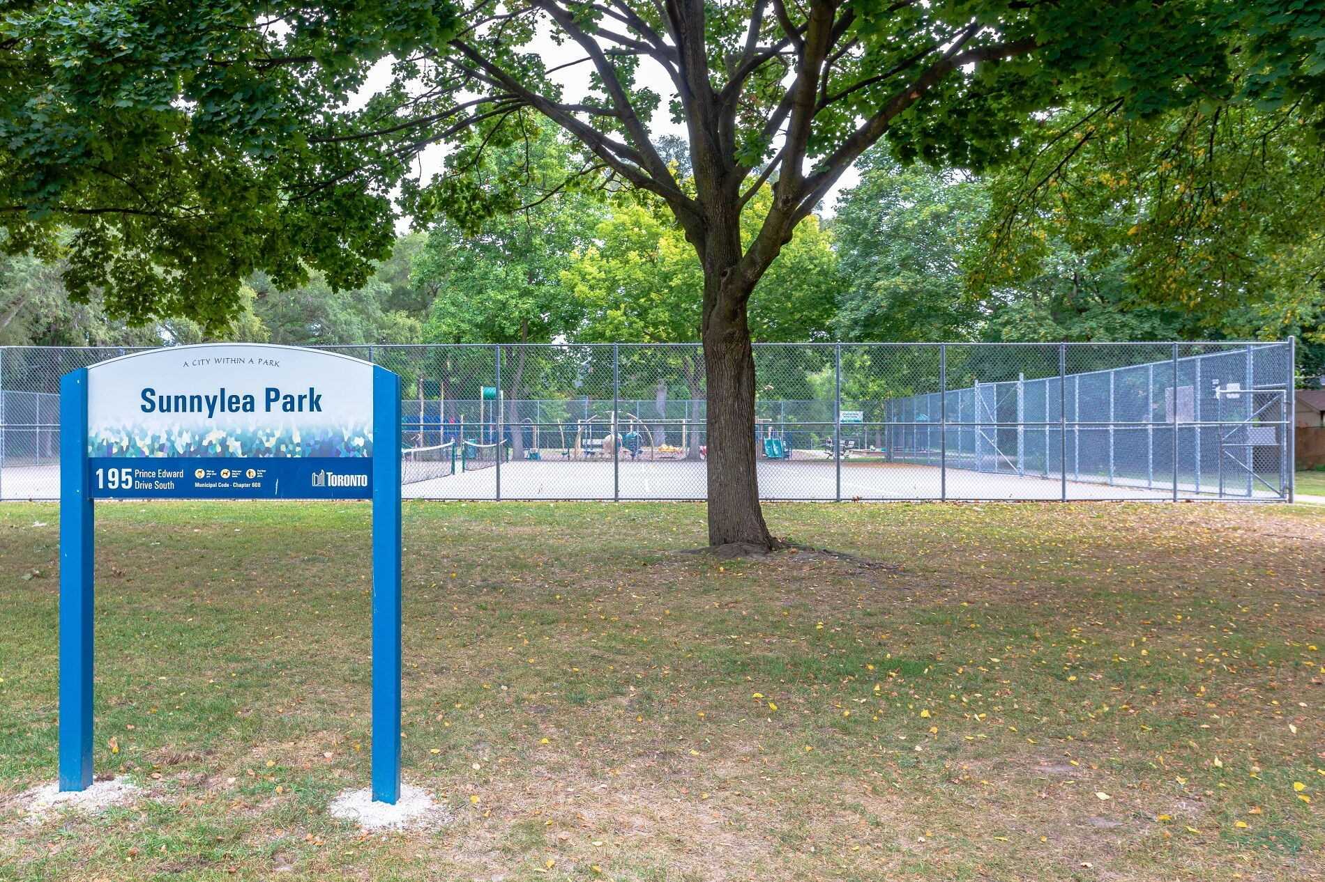 5 Kingslea Gdns, Toronto, Ontario, Canada