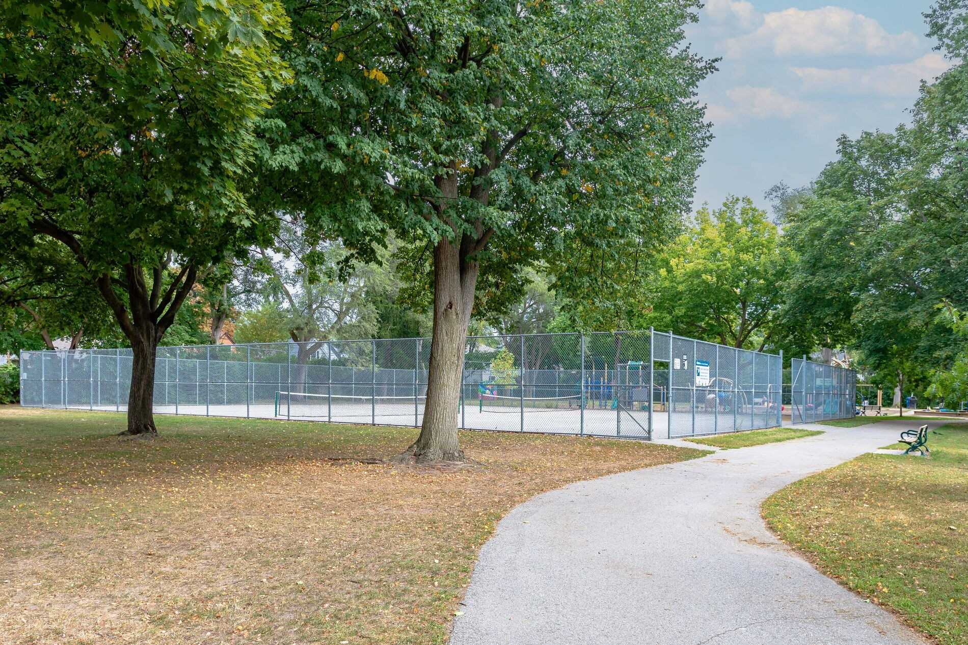 5 Kingslea Gdns, Toronto, Ontario, Canada