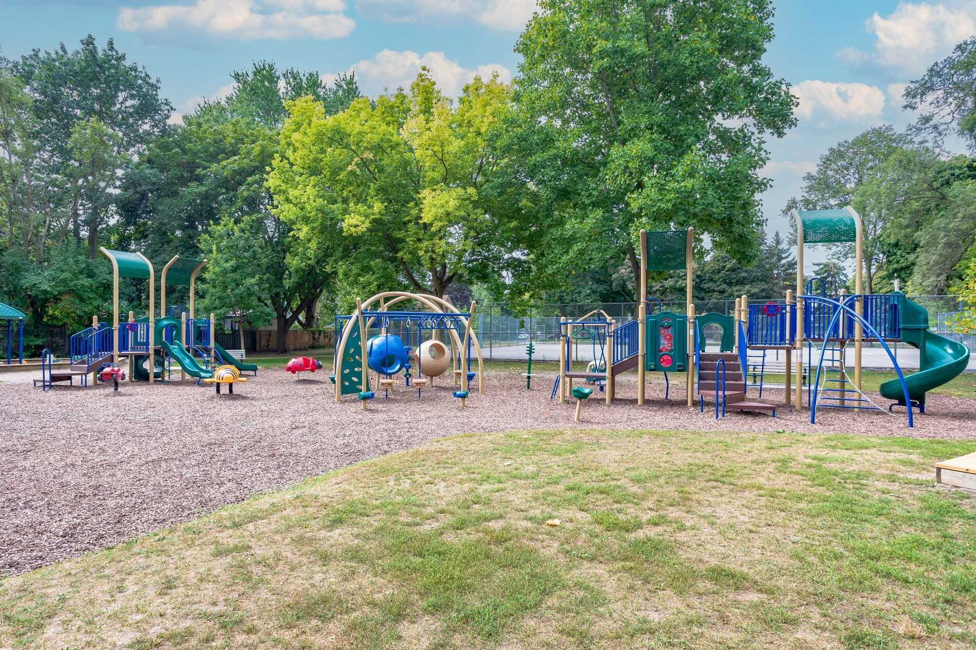 5 Kingslea Gdns, Toronto, Ontario, Canada