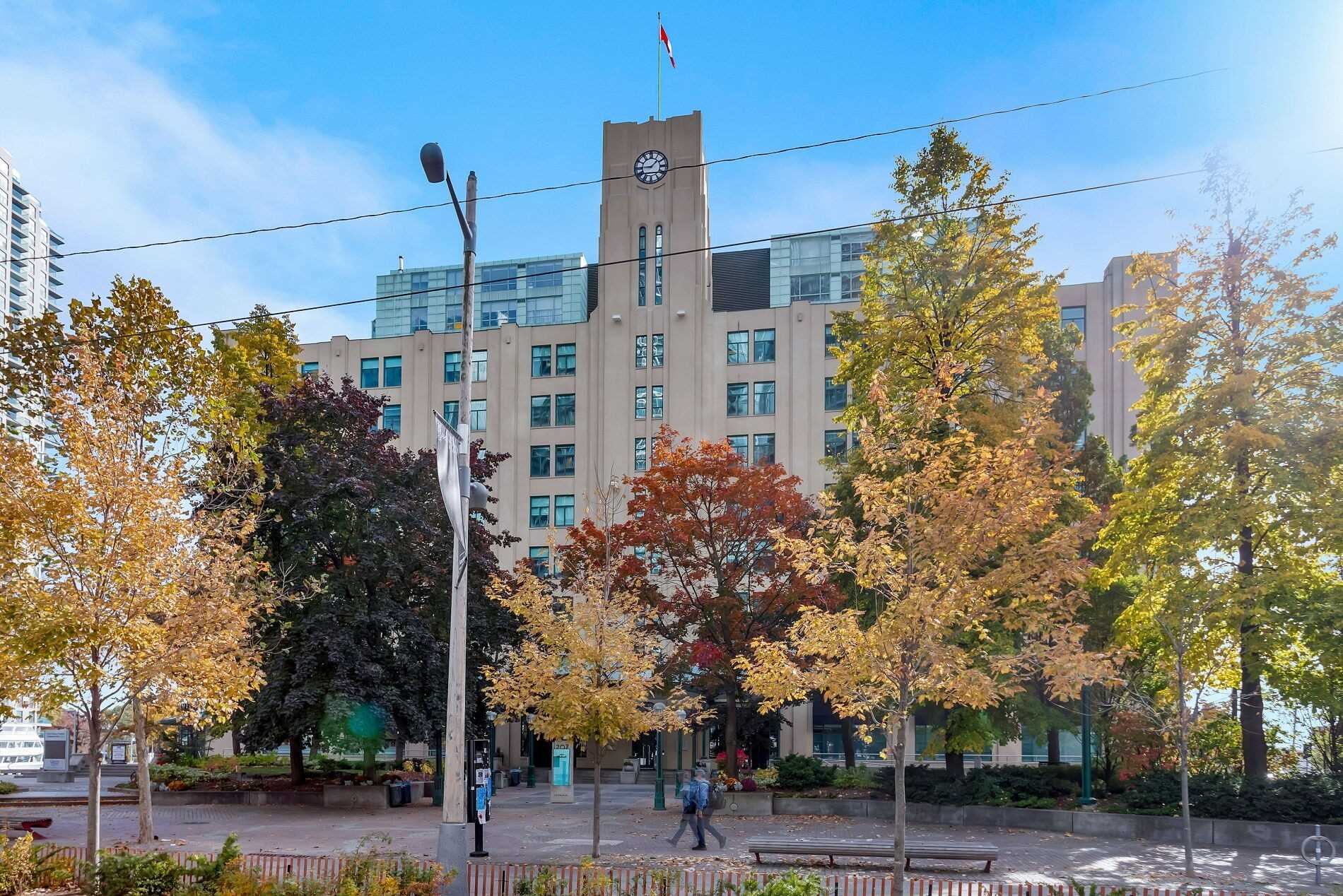 211 Queens Quay W, Toronto, Ontario, Canada