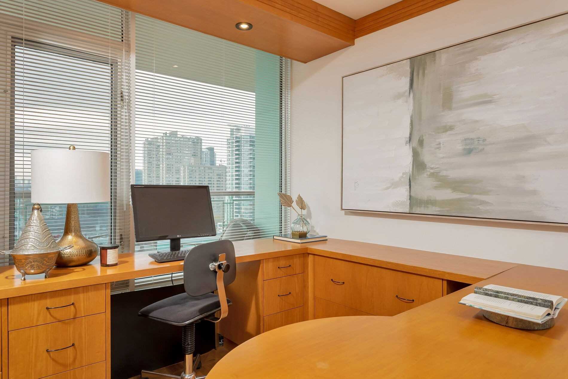 211 Queens Quay W, Toronto, Ontario, Canada