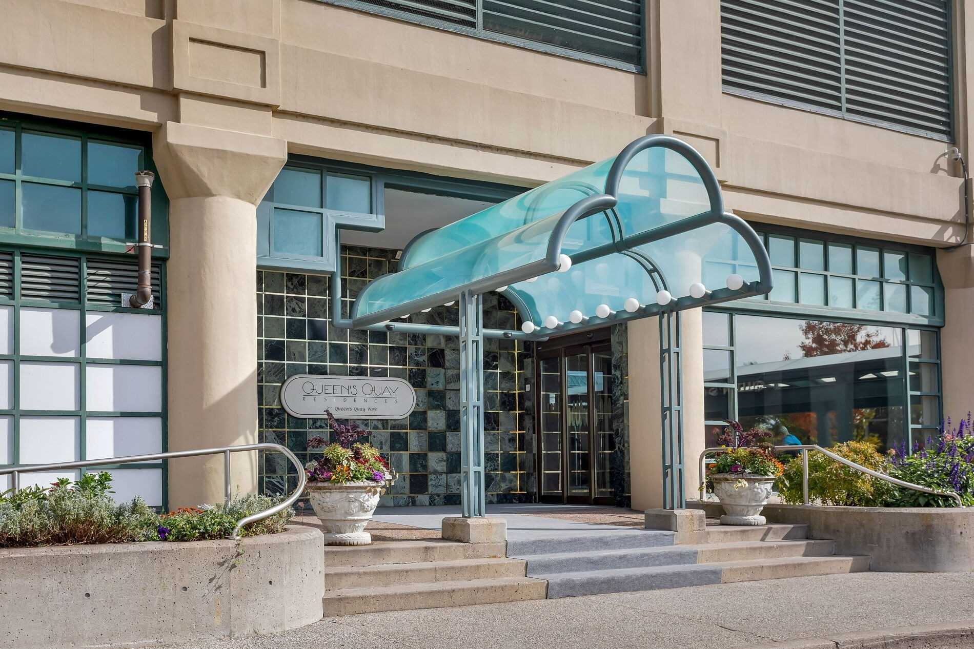 211 Queens Quay W, Toronto, Ontario, Canada