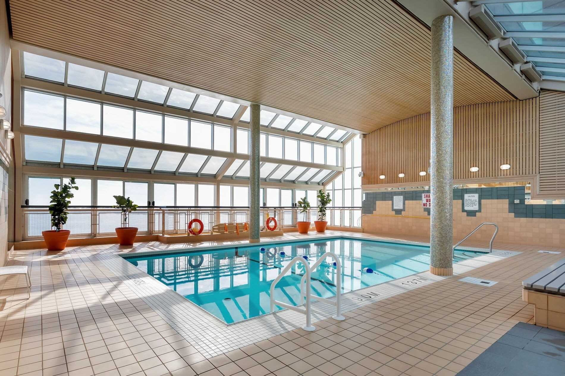 211 Queens Quay W, Toronto, Ontario, Canada