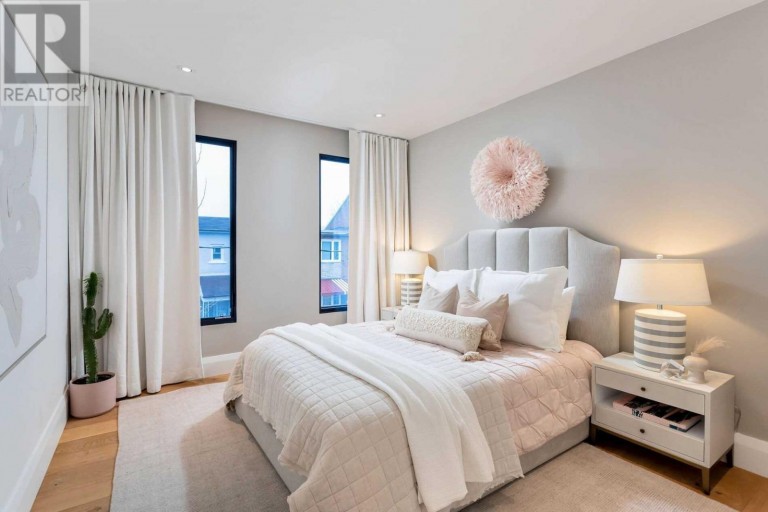 14 Rolyat St, Toronto, Ontario, Canada