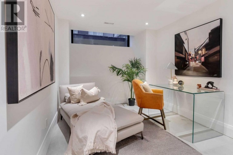 14 Rolyat St, Toronto, Ontario, Canada