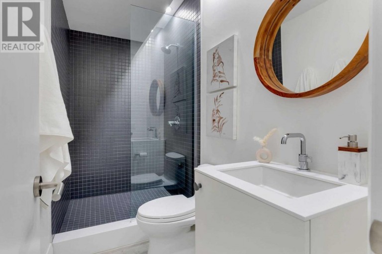 14 Rolyat St, Toronto, Ontario, Canada