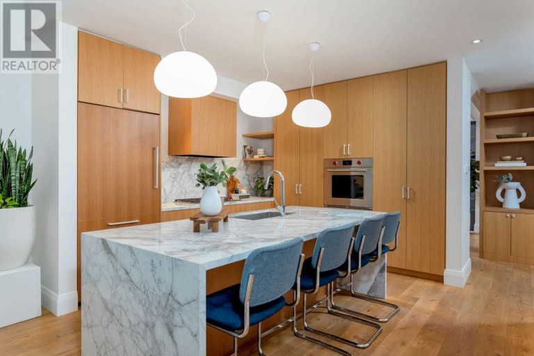 14 Rolyat St, Toronto, Ontario, Canada