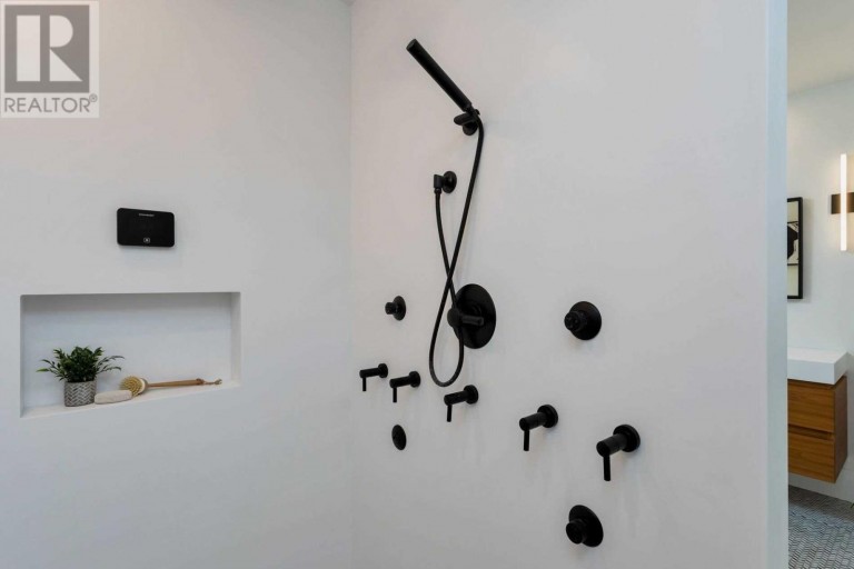 14 Rolyat St, Toronto, Ontario, Canada