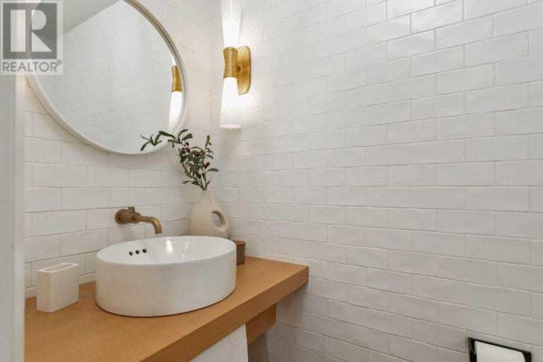 14 Rolyat St, Toronto, Ontario, Canada