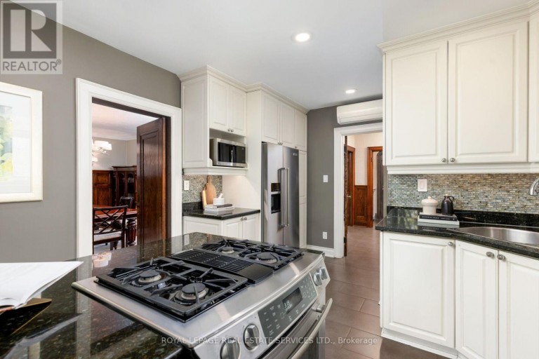 9 Kingsgarden Rd, Toronto, Ontario, Canada photo 8