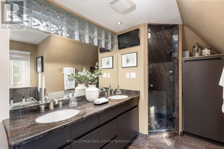 9 Kingsgarden Rd, Toronto, Ontario, Canada photo 16