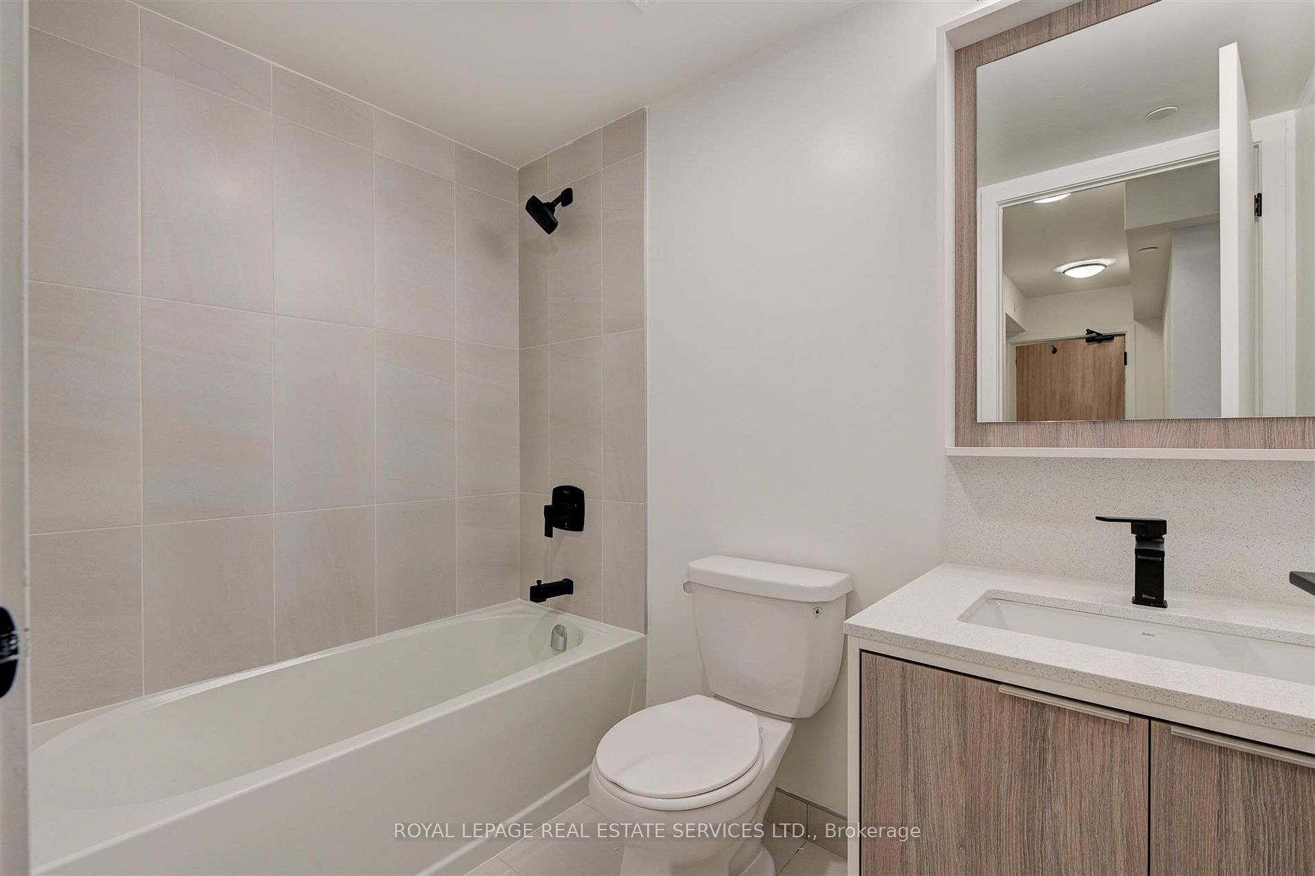 36 Zorra St, Toronto, Ontario, Canada photo 3