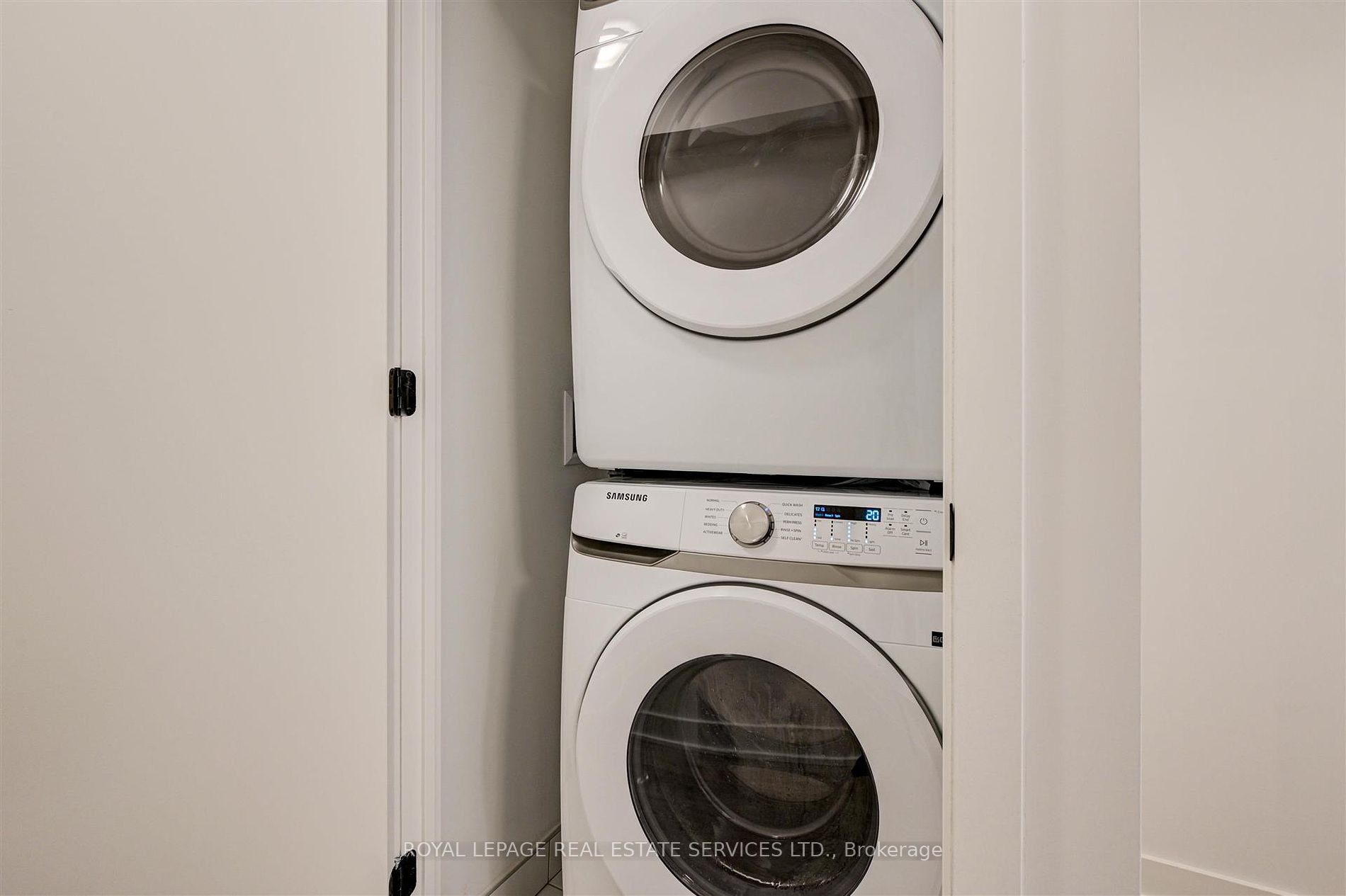 36 Zorra St, Toronto, Ontario, Canada photo 4