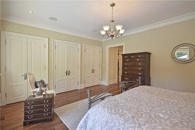 17 Lorraine Gdns, Toronto, Ontario, Canada