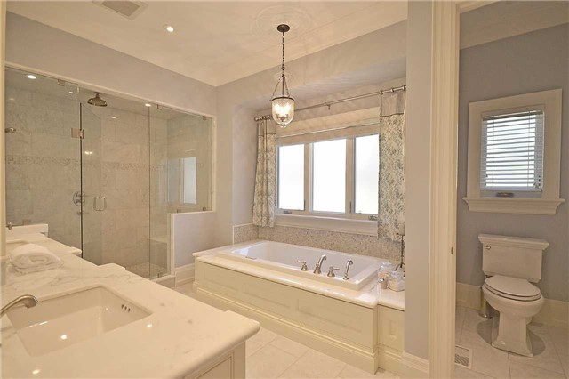17 Lorraine Gdns, Toronto, Ontario, Canada