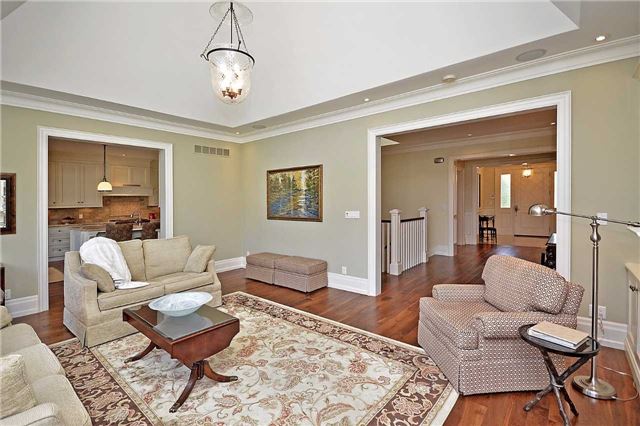 17 Lorraine Gdns, Toronto, Ontario, Canada