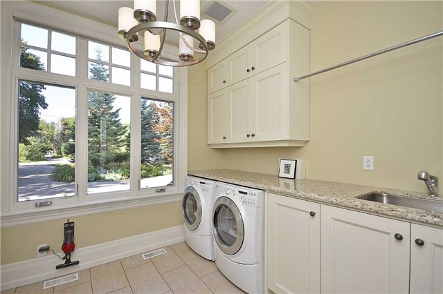 17 Lorraine Gdns, Toronto, Ontario, Canada