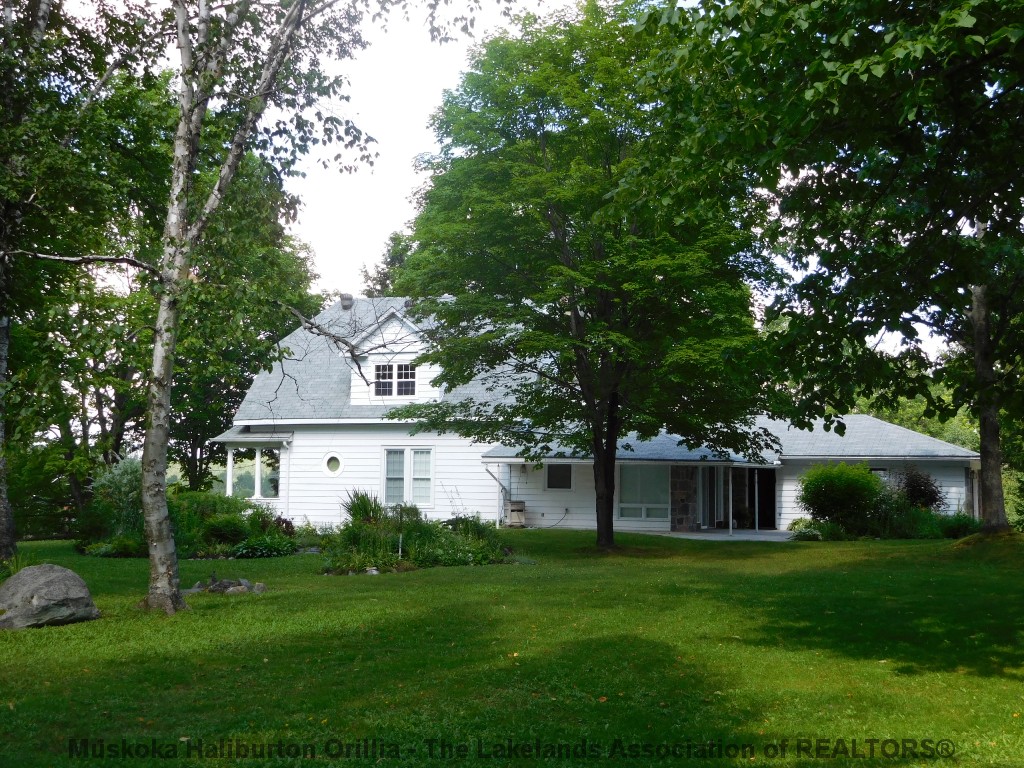 222 Yonge/james St East, Burk's Falls Ontario, Canada
