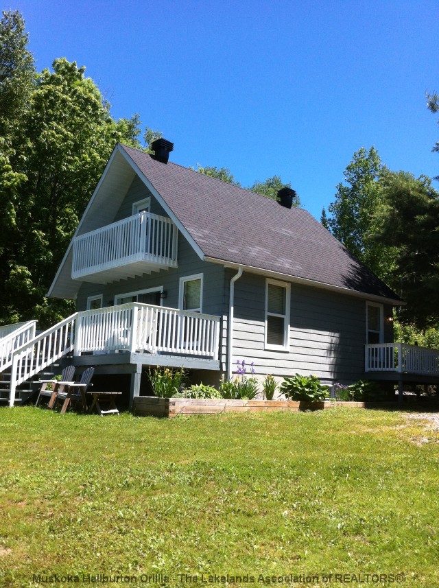 18 Hillcrest Dr, Magnetawan Ontario, Canada