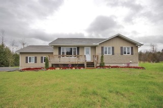 3815 HARROWSMITH RD, Harrowsmith Ontario, Canada