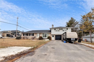 11 WESTFIELD Drive, Amherstview Ontario, Canada