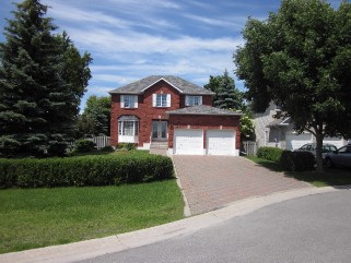 1042 SMALE CRT, Kingston, Ontario, Canada