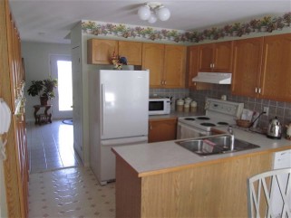 1042 SMALE CRT, Kingston, Ontario, Canada