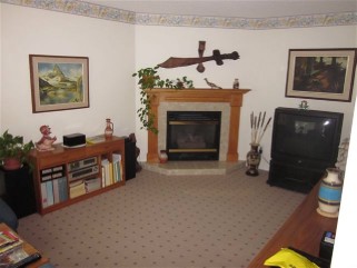 1042 SMALE CRT, Kingston, Ontario, Canada