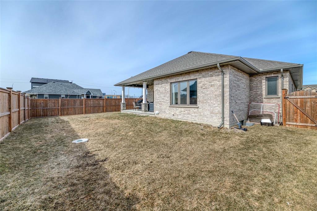 113 LIZUCHA Drive, Sarnia, Ontario, Canada