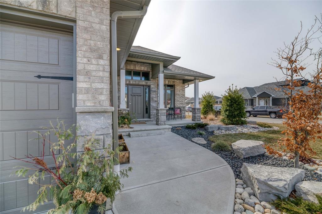 113 LIZUCHA Drive, Sarnia, Ontario, Canada