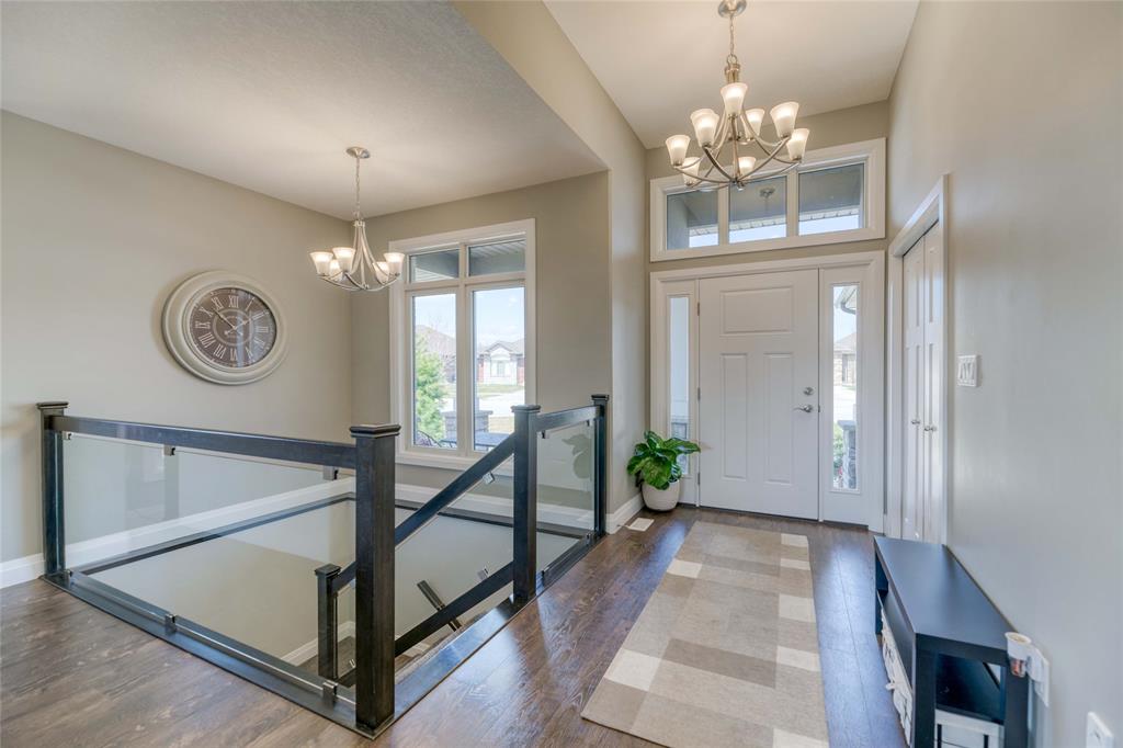 113 LIZUCHA Drive, Sarnia, Ontario, Canada
